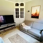 La Dame Du 度假居 韦姆