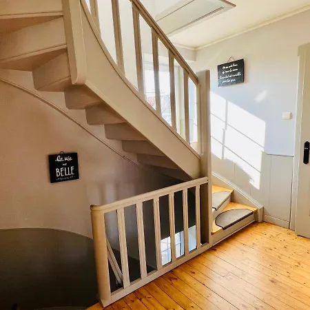 La Dame Du 度假居 韦姆